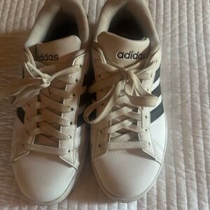 Adidas Court Sneakers. Great condition
